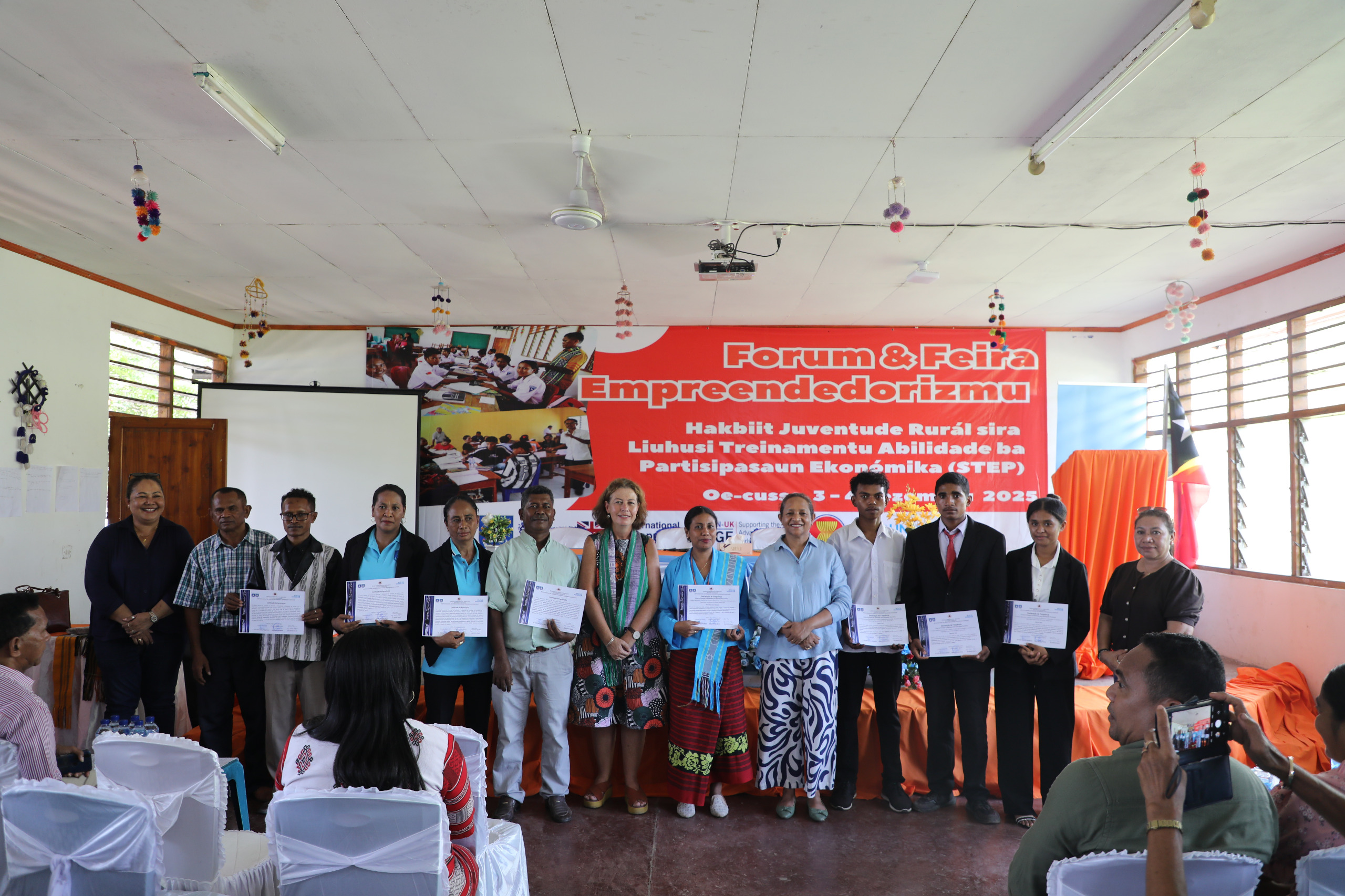 MINISTRA EDUKASAUN ENSERRA TREINAMENTU EMPREENDEDORIZMU NO FEIRA IHA RAEOA